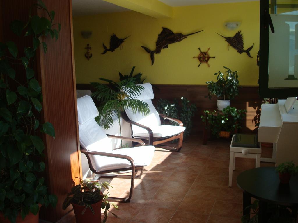 Hotel Brisamar Banugues Exterior photo